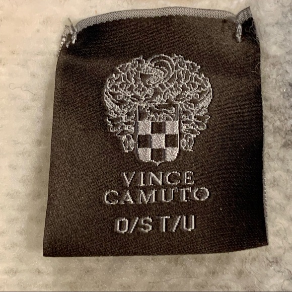 Vince Camuto Gray & White Print Scarf - Picture 4 of 5